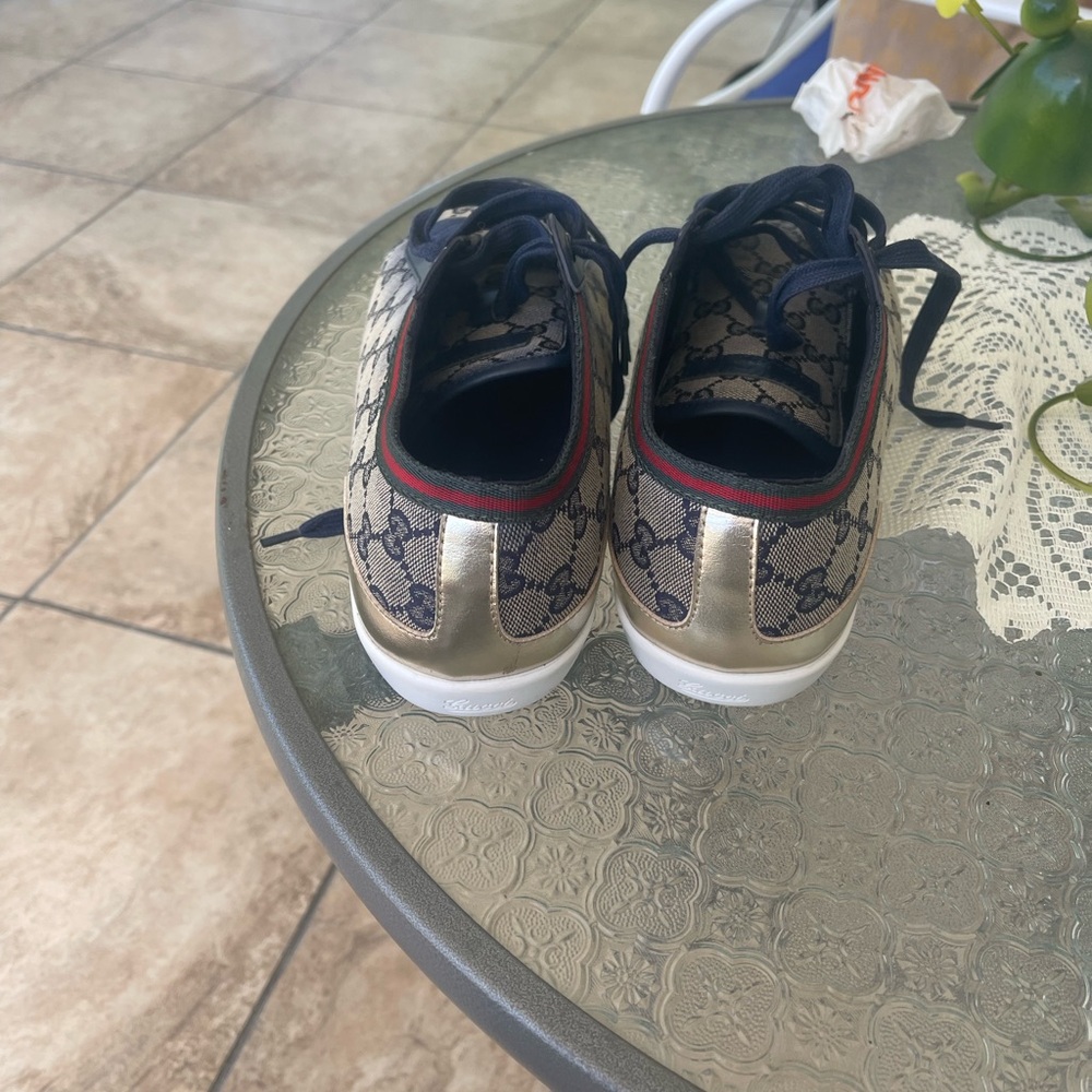 gucci shoes size 11.5 i whash then and get litte blue in the side